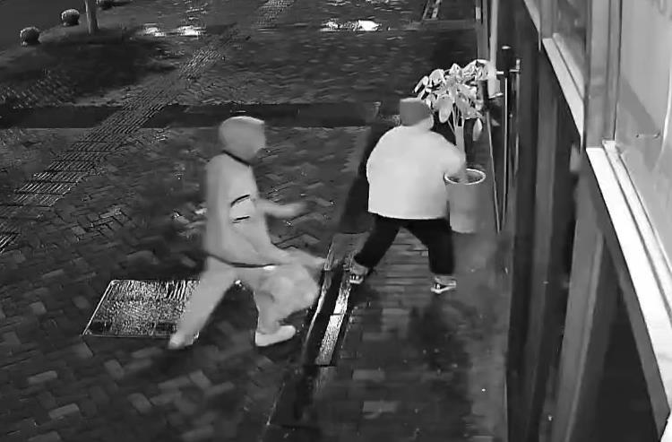 煙酒超市手機店暴力入室盜竊頻發(fā)，AI智能安防系統(tǒng)應(yīng)如何應(yīng)對