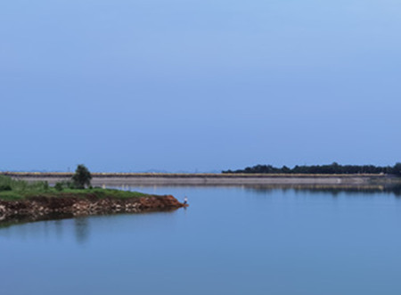 AI視頻聯(lián)網(wǎng)報警系統(tǒng)提示：湖景雖美，但請遠離堤岸|峨眉山|峨秀湖