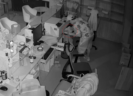 萬全電子提示：請不要在店內存放現金等貴重物品