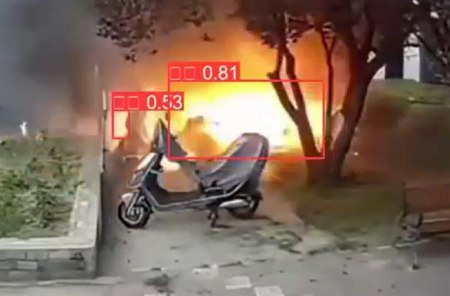 隨著科技的不斷進(jìn)步，AI人工智能已經(jīng)深入到生活的方方面面，特別是在安全監(jiān)控領(lǐng)域，AI視頻監(jiān)控已經(jīng)成為保障公共安全的重要手段。今天，我們將重點(diǎn)探討AI視頻監(jiān)控與火焰識別算法如何共同守護(hù)我們的安全，開啟智能防控新篇章。  AI視頻監(jiān)控具有強(qiáng)大的智能分析和處理能力，能夠?qū)崿F(xiàn)對監(jiān)控區(qū)域的實(shí)時監(jiān)控、目標(biāo)識別、行為分析等功能。而火焰識別算法則是AI視頻監(jiān)控的重要應(yīng)用之一，通過對監(jiān)控畫面中的火焰特征進(jìn)行識別和分析，及時發(fā)現(xiàn)火情，為滅火救援爭取寶貴時間。  火焰識別算法采用了先進(jìn)的計(jì)算機(jī)視覺技術(shù)和深度學(xué)習(xí)算法，能夠在復(fù)雜的監(jiān)控畫面中準(zhǔn)確識別火焰特征。一旦檢測到火焰，系統(tǒng)會立即觸發(fā)報(bào)警，將火情信息實(shí)時推送給相關(guān)人員，實(shí)現(xiàn)快速響應(yīng)。  除了火災(zāi)防控，AI視頻監(jiān)控和火焰識別算法在工業(yè)生產(chǎn)、森林防火、古建筑保護(hù)等領(lǐng)域也具有廣泛應(yīng)用。它們不僅可以提高安全監(jiān)控的效率和準(zhǔn)確性，還能有效降低人力成本，實(shí)現(xiàn)智能化、自動化的安全管理。  總之，AI視頻監(jiān)控與火焰識別算法的結(jié)合，為公共安全防控帶來了革命性的變革。未來，隨著技術(shù)的不斷創(chuàng)新和完善，AI視頻監(jiān)控將在更多領(lǐng)域發(fā)揮重要作用，為我們的生活和工作提供更加安全、便捷的環(huán)境。